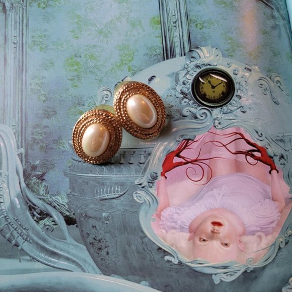 Vintage Faux Pearl And Gold Tone Oval Earrings - Picture 1 of 5